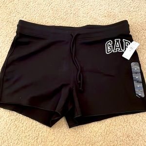New black Gap shorts